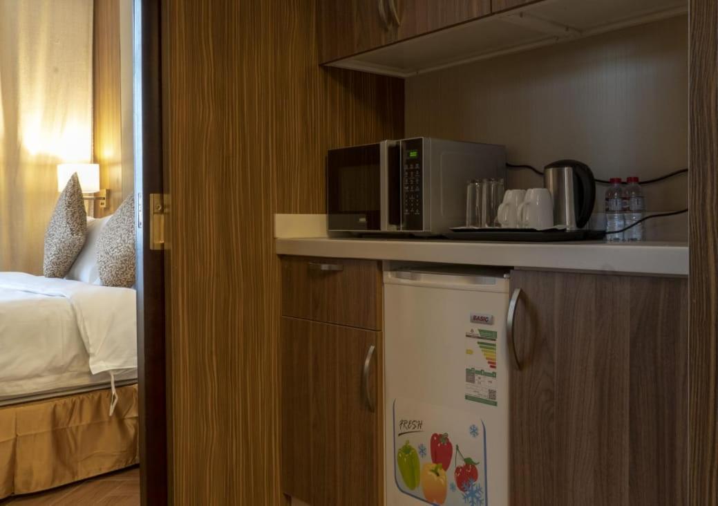Golden Tower Corniche Hotel *