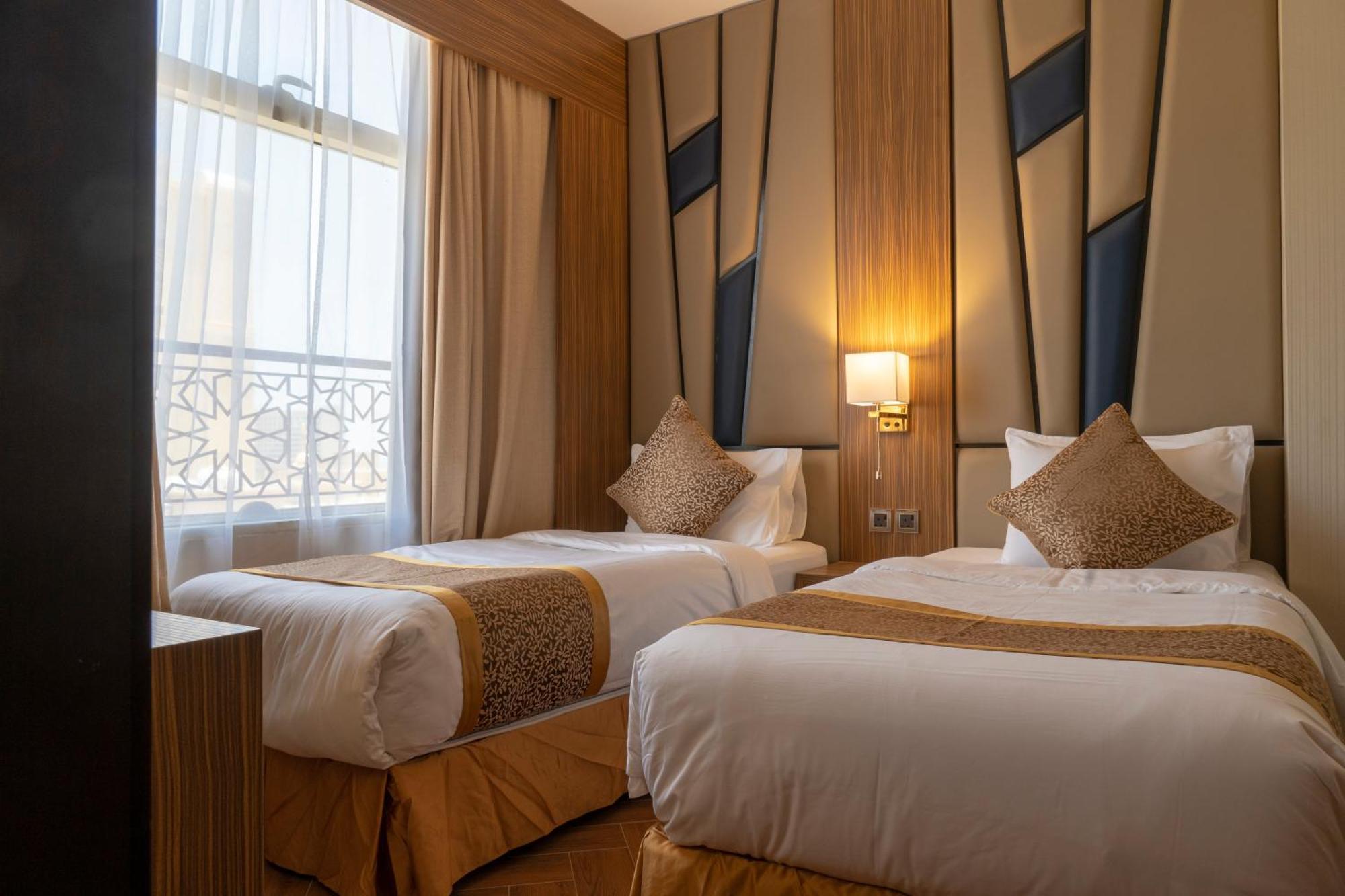 Golden Tower Corniche Hotel *