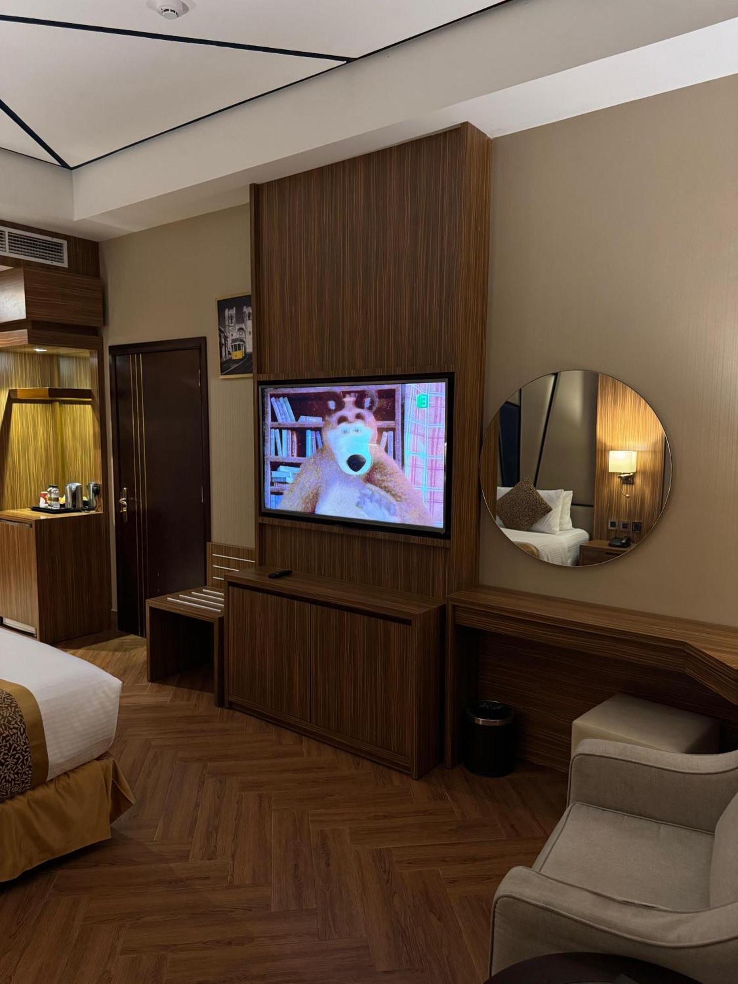Golden Tower Corniche Hotel